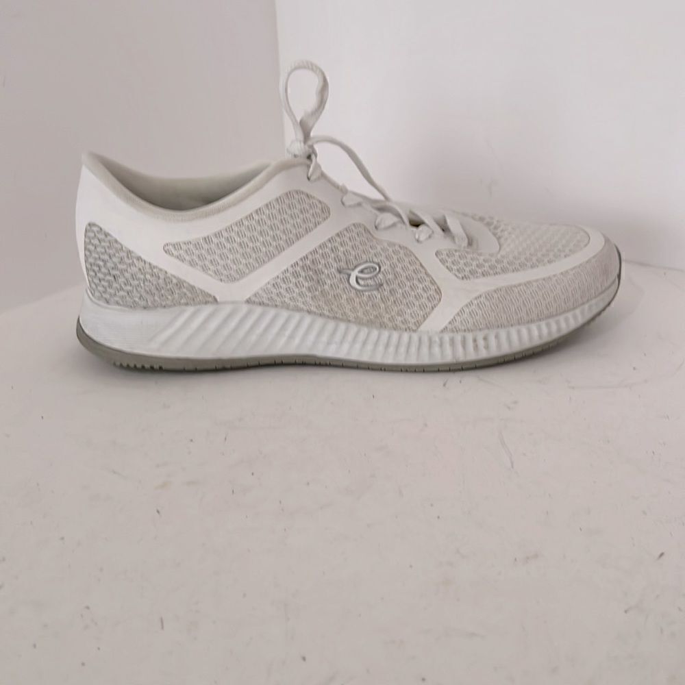 Easy. Spirit White Mesh Cushioned Lace Up Walking Sneakers size 7.5